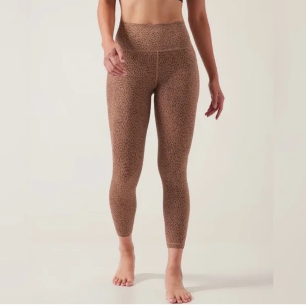 Athleta 🐆 Salutation Stash 7/8 Tights SP